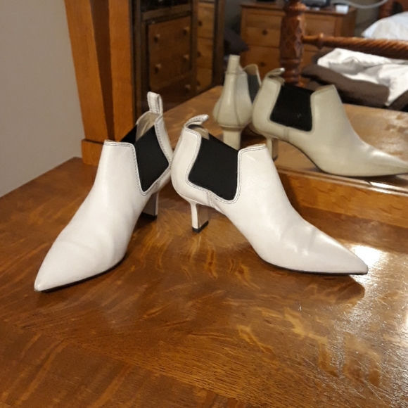 Paul Andrew White Booties - Picture 1 of 6